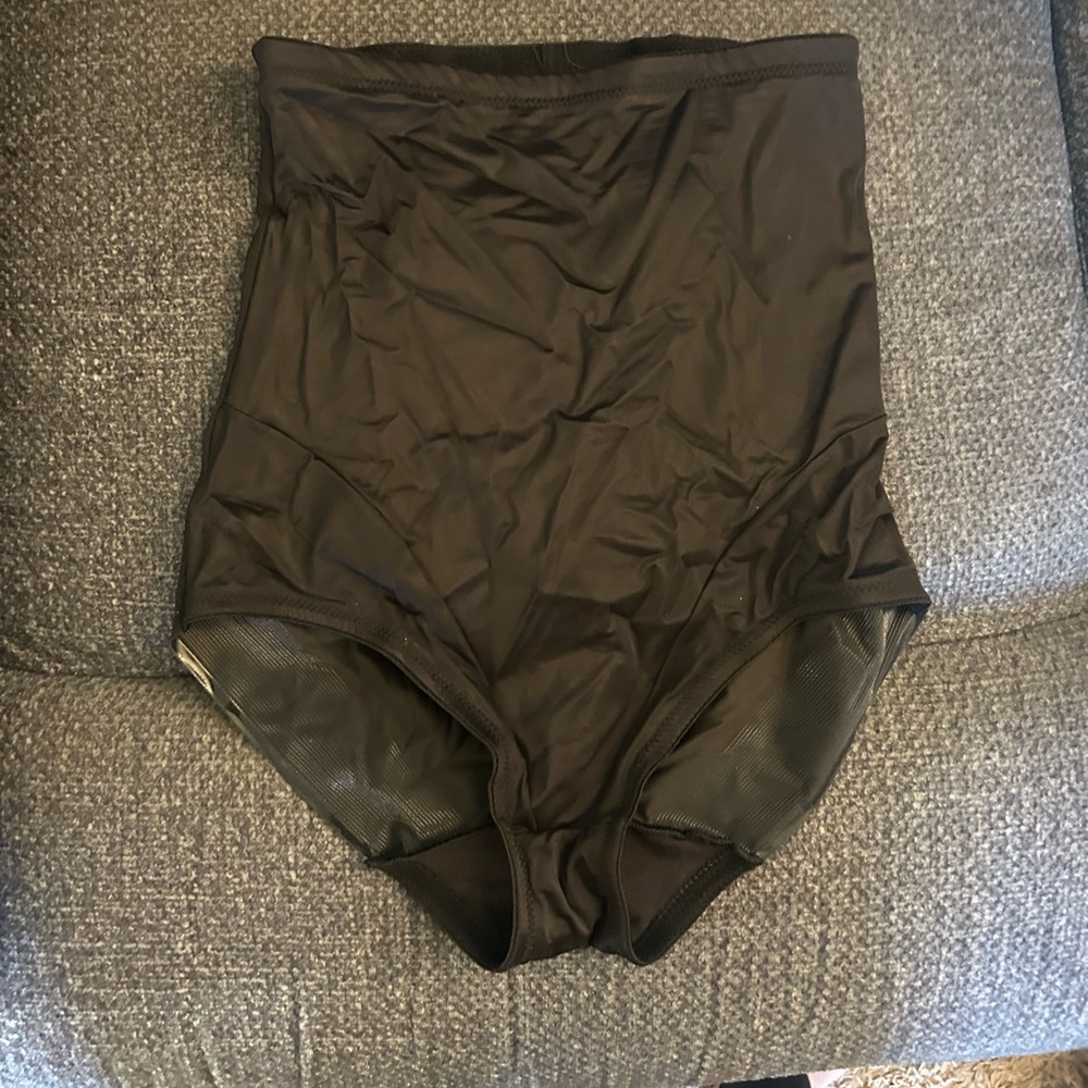 Black shape wear bottoms